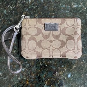 Petite wristlet